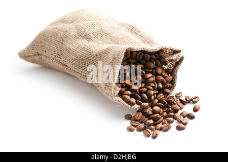 Kaffeebohnen in Jute-Tasche auf weißem Hintergrund Stockfoto