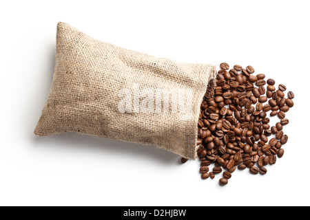 Kaffeebohnen in Jute-Tasche auf weißem Hintergrund Stockfoto