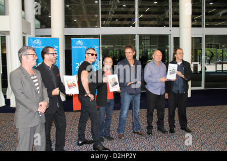 Sydney, Australien. 25. Januar 2013. L-R: Tim Farris, Kirk Pengilly & Jon Farris (INXS), Phil Small & Ian Moss (kalter Meißel), Jerry Speiser & John Rees (Men at Work) vor 2013 Australien Tag Mittagessen hier gesehen. 25. Januar 2013. Sydney Australien. Bildnachweis: Richard Milnes / Alamy Live News Stockfoto