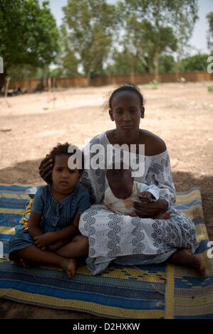 Flüchtlinge aus dem nördlichen Teil von Mali in einem Lager in Burkina Faso im Juni 2012 Stockfoto