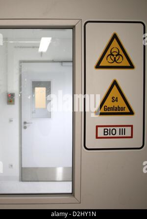 Blick auf das Sicherheitsschloss das neue Hochsicherheits-Labor (Sicherheitsstufe 4) während eines Foto-Datum an der Bernhard-Nocht-Institut für tropische Medizin (BNI) in Hamburg, Deutschland, 25. Januar 2013. Forschung auf der Krim-Kongo, Lassa, Marburg und Ebola-Viren sollen schon bald im Hochsicherheits-Labor. Foto: CHRISTIAN CHARISIUS Stockfoto