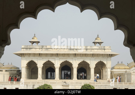 Ansicht des Diwan-E-Khas, gebaut in weißen Marmor, Roten Fort-Komplex, Agra, Uttar Pradesh, Indien Stockfoto