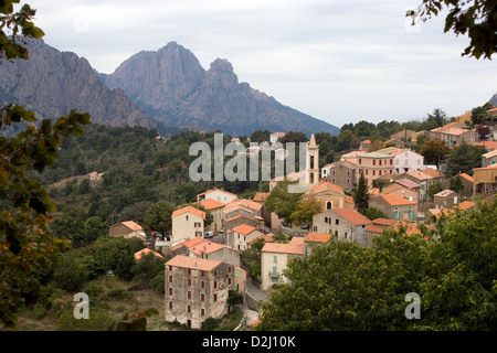 Korsika: Spelunca Tal - Évisa-Dorf Stockfoto