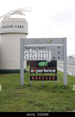 Melden Sie sich außerhalb der Jaguar Land Rover-Werk in Halewood Stockfoto