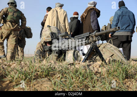 Lash-e Juwayn, Afghanistan. 24. Januar 2013. U.S. Soldat auf Wache während einer Mission 24. Januar 2013 in Lash-e Juwayn, Afghanistan. Bildnachweis: Planetpix / Alamy Live News Stockfoto