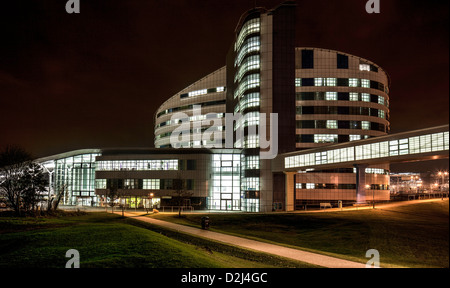 Panorama-Queen Elizabeth Hospital bei Nacht, Edgbaston, Birmingham, England, UK Stockfoto