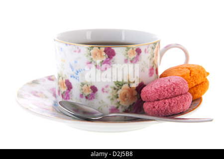 Tasse Tee im fröhlich-Cup mit Blumen und Makronen Stockfoto
