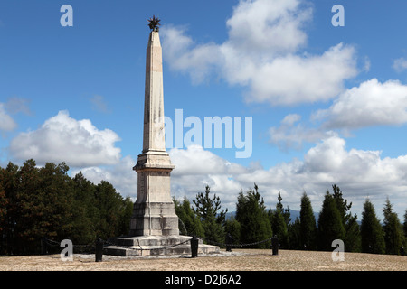 Obelisk Denkmal an den napoleonischen Ära Ort der Schlacht von Busaco (1810) bei Luso, Portugal. Stockfoto