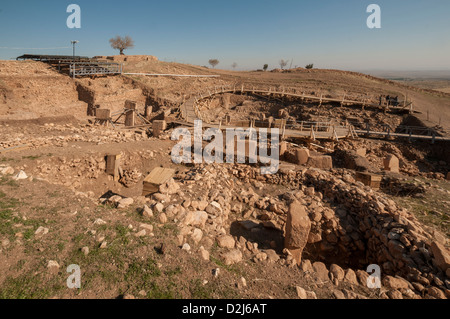 Göbekli, neolithische Hügel Heiligtum errichtet, oben auf einem Bergrücken in der südöstlichen Anatolien Region der Türkei Stockfoto