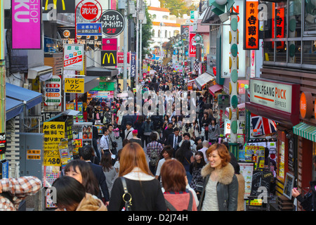 Takeshita Street, Tokio, Massen Stockfoto