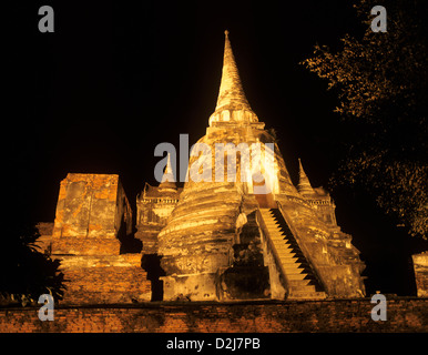 Thailand, Ayutthaya, thailändische Hauptstadt von 1350 bis 1767, Nachtansicht des 14. Jahrhunderts Wat Phra Si Sanphet Stockfoto