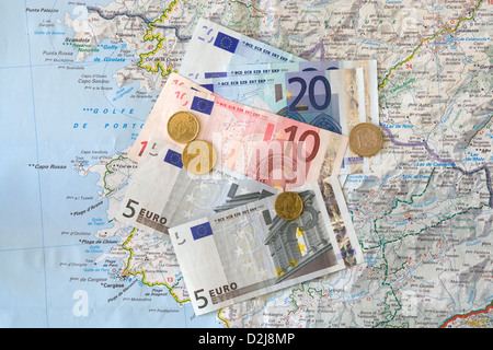 Reisen: Euro-Banknoten & Münzen Stockfoto