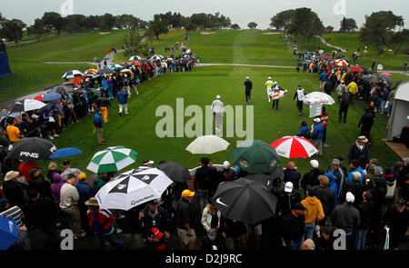 San Diego, Kalifornien, USA. 25. Januar 2013. Tiger Woods geht am 1. Loch im Torrey Pines north.   | In der zweiten Runde der Farmers Insurance Open im Torrey Pines auf Mittwoch, 25. Januar 2012. Bildnachweis: ZUMA Press, Inc. / Alamy Live News Stockfoto