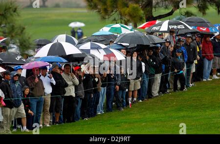 San Diego, Kalifornien, USA. 25. Januar 2013. Golf-Fans sehen am 8. Loch im Torrey Pines north.   | In der zweiten Runde der Farmers Insurance Open im Torrey Pines auf Mittwoch, 25. Januar 2012. Bildnachweis: ZUMA Press, Inc. / Alamy Live News Stockfoto