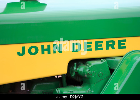 Der Name John Deere auf einem Traktor Stockfoto