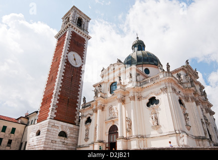 Blickte zu Basilica dei Santi Felice e Fortunado und Campanile, Vicenza, Italien Stockfoto