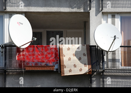 Berlin, Deutschland, Sat-Antenne auf dem Balkon Stockfoto