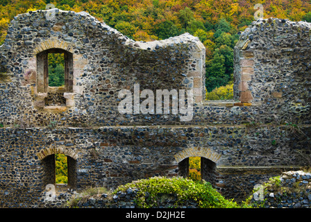 zerstörte Wand einer alten Festung Stockfoto