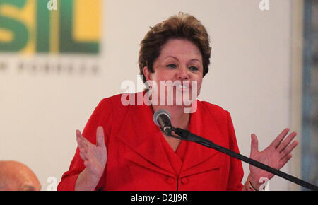 Sao Paulo, Brasilien. 25. Januar 2013. Brasiliens Präsidentin Dilma Rousseff, hält eine Rede im Rahmen einer Feierstunde, 300 Häuser von der "Minha Casa, Minha Vida" Rahmenprogramm in Sao Paulo, Brasilien am 25. Januar 2013 zu liefern. Fotos: EPITACIO PESSOA/ESTADAOCONTEUDO./ Alamy Live-Nachrichten Stockfoto