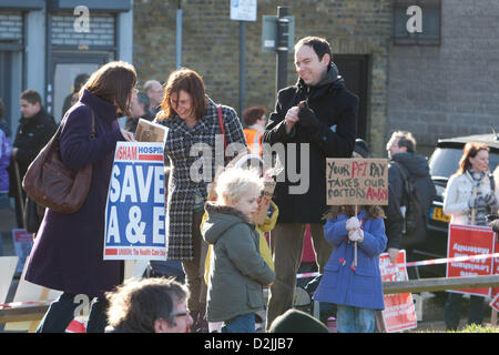 London UK. 26. Januar 2013. . Tausende von Menschen vor Ort bereiten Sie sich für einen Marsch zu mobilisieren und Rallye-im Gegensatz zu Krankenhaus Verschlüsse. Secretary Of State Jeremy Hunt verrät seine Antwort auf die Empfehlungen des Trust Special Administrator Matthew Kershaw am 4. Februar 2013. Dies könnte zur Schließung von Lewisham Krankenhaus führen. Bildnachweis: Martyn Wheatley / Alamy Live News Stockfoto