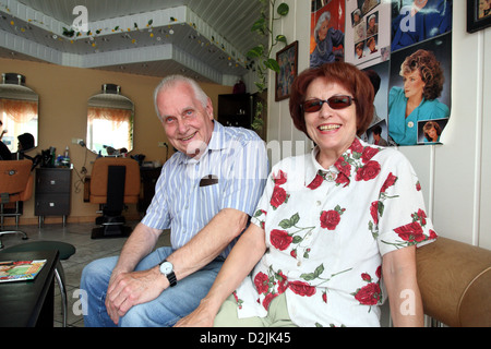 Osinow Dolny, Polen, Kunden im Frisoersalon Halina Stockfoto