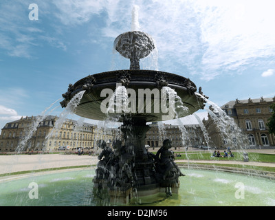 Die südlichen Brunnen auf dem Schlossplatz, Stuttgart, Deutschland Stockfoto