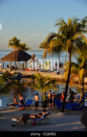 Urlauber genießen Sie den Strand von einem Luxus-Resort. Florida, USA. Stockfoto