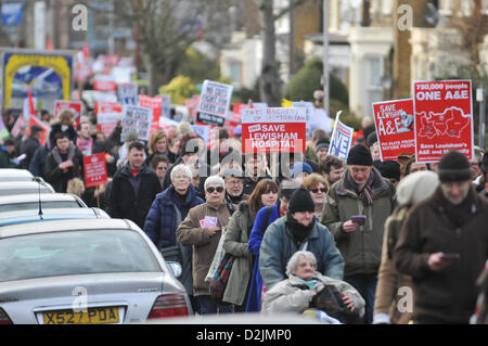 Lewisham, London, UK. 26. Januar 2013. Der Marsch nach Lewisham A&E. Protest März und Kundgebung gegen die geplante Schließung von Lewisham A & E. Kredit sparen: Matthew Chattle / Alamy Live News Stockfoto