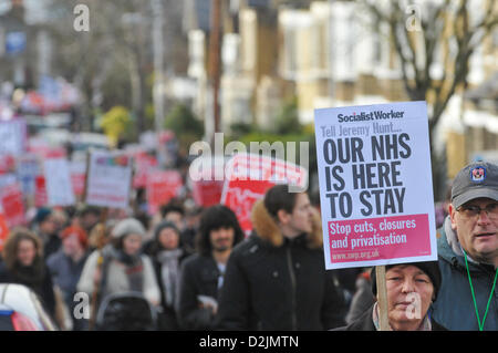 Lewisham, London, UK. 26. Januar 2013. Der Marsch nach Lewisham A&E. Protest März und Kundgebung gegen die geplante Schließung von Lewisham A & E. Kredit sparen: Matthew Chattle / Alamy Live News Stockfoto