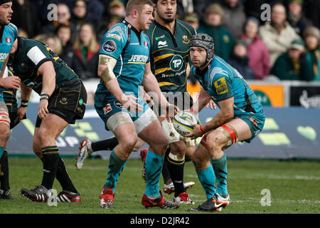 Northampton, UK. 26. Januar 2013. Andy HAZELL von Gloucester Rugby fungiert als Scrum Hälfte während der LV = Cup-Match zwischen Northampton Saints und Gloucester Rugby in Franklins Gärten.  Endstand: Northampton Saints 26-7 Gloucester Rugby. Stockfoto