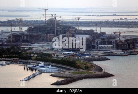 (Dpa Datei) Ein Datei-Bild vom 30. Oktober 2012 zeigt ein neues Bauland für ein neues Luxushotel in Abu Dhabi, Vereinigte Arabische Emirate. Foto: Jens Büttner Stockfoto