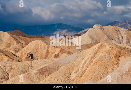 Die Amargosa-Palette über Twenty Mule Team Canyon in Death Valley Nationalpark, Kalifornien Stockfoto