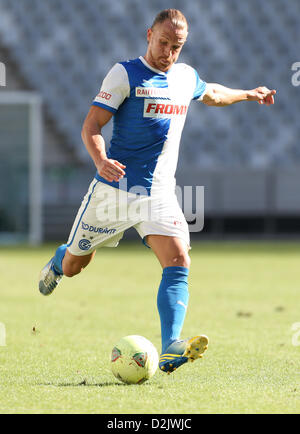 CAPE TOWN, South Africa - Samstag, 26. Januar 2013, Michael Lang des Grasshopper Club Zürich während der Fußball/Fußball-match Grasshopper Club Zürich (Schweiz) und Ajax Cape Town im Cape Town Stadium. Foto von Roger Sedres/ImageSA/Alamy Live-Nachrichten Stockfoto