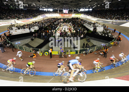 Berlin, Deutschland, der 99. Radfahrer Sechstagerennen im Velodrom Stockfoto