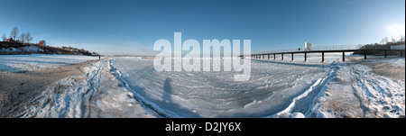 Kiel, Deutschland, Panorama auf den vereisten Strand in Schilksee Stockfoto