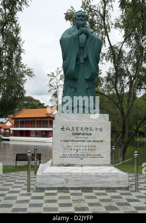 Singapur, Republik Singapur, eine Statue von Konfuzius im chinesischen Garten Stockfoto