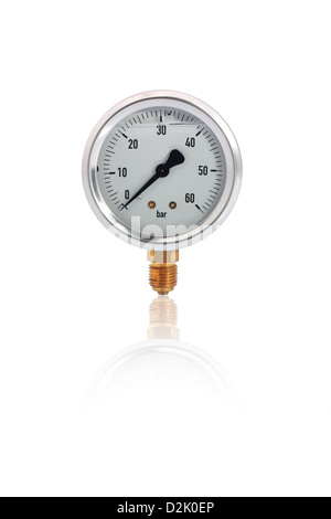 Einzelnes Manometer isoliert auf weißem Hintergrund mit Reflexion Stockfoto