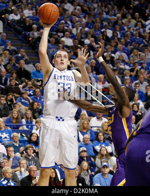 26. Januar 2013 - Lexington, KY, USA - Kentucky Wildcats weiterleiten Kyle Wiltjer (33) Aufmachungen ein Baseline-Jumper wie Kentucky LSU 75-70 auf Samstag, 26. Januar 2013 in Lexington, Kentucky Foto von Mark Cornelison besiegt | Personal (Kredit-Bild: © Lexington Herald-Leader/ZUMAPRESS.com) Stockfoto