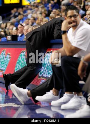 26. Januar 2013 - Lexington, KY, USA - Kentucky Wildcats Cheftrainer John Calipari auf der Highscore-Tabelle brach als Kentucky LSU 75-70 auf Samstag, 26. Januar 2013 in Lexington, Kentucky Foto von Mark Cornelison besiegte | Personal (Kredit-Bild: © Lexington Herald-Leader/ZUMAPRESS.com) Stockfoto