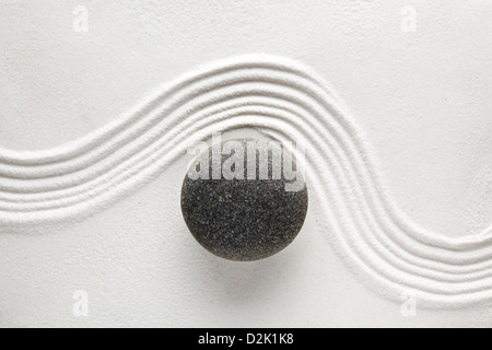 Zen Stone in sand Stockfoto