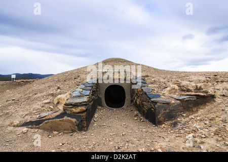 Restaurierte Tholos Durchgang Grab auf Los Millares. Kupfer Alter archäologische Stätte. Almeria, Spanien Stockfoto