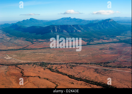 Eine Luftaufnahme des majestätischen Wilpena Pound in den Flinders Ranges National Park, Outback South Australia. Stockfoto