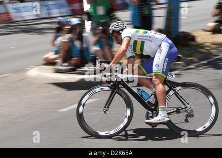 Jordon, Kerby UniSA Team führt das Hauptfeld in der letzten Runde der Stufe 6 der Santos Tour Down Under 2013 Adelaide City Tour, South Australia am 27. Januar 2013 Stockfoto