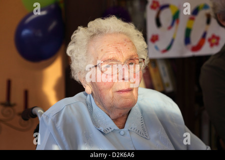 Berlin, Deutschland, auf ihren 90. Geburtstag Senior Porträt Stockfoto
