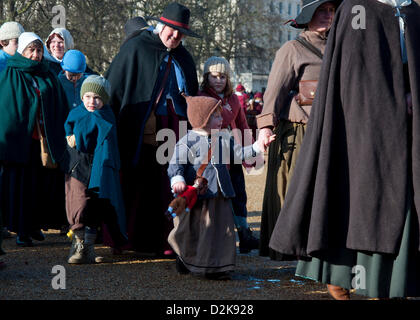 London, UK. 27. Januar 2013.  Kinder und Erwachsene Bürgerkrieg Recreators marschieren auf Horseguards Parade zum Gedenken an das "Martyrium" von König Charles I. Credit: Andy Thornley/Alamy Live News Stockfoto