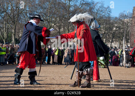 London, UK. 27. Januar 2013.  Bürgerkrieg Recreatorstake Teil in einem Dienst zum Gedenken an das "Martyrium des Königs Charles I. Credit: Andy Thornley/Alamy Live News Stockfoto