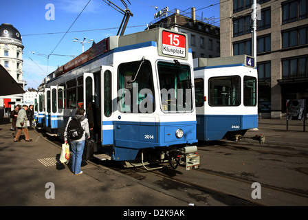 Zürich, Schweiz, Straßenbahnen am Bellevue-Platz Stockfoto