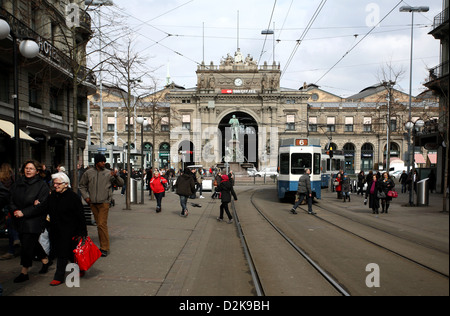 Zürich, Schweiz, Blick von der Hauptstraße zum Bahnhof Stockfoto