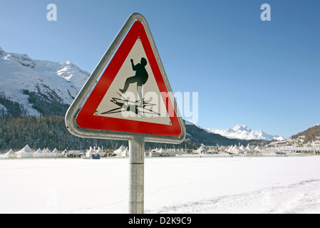 St. Moritz, Schweiz, Gefahr Zeichen-Wertschätzung, Einbruch-Risiko auf gefrorenen See- Stockfoto