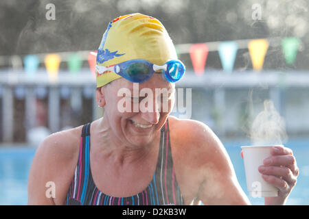 London, UK. 26. Januar 2013. Tooting Bec kalten Wasser Swimming Championships. Stockfoto